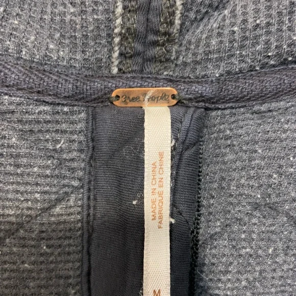 Free People Women’s (Medium) Black Quilted Jacket with Hood and zipper back. - Picture 3 of 11